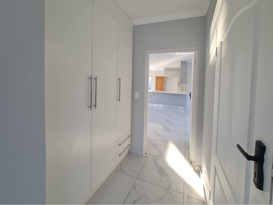 To Let 4 Bedroom Property for Rent in Melodie North West